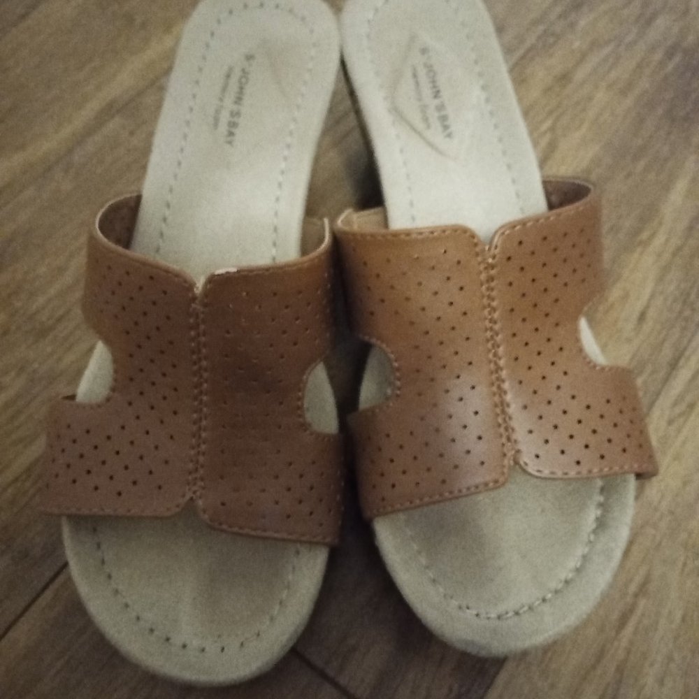 Sandals size 6